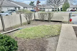 126 Honeysuckle Ct, Rolling Meadows, IL 60008 - Photo 13