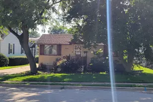 260 S Aldine St, Elgin, IL 60123 - Photo 3