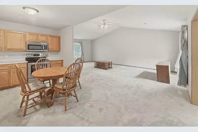 771 S Parkcrest Drive #771, Freeport, IL 61032 - Photo 7