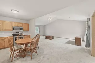 771 S Parkcrest Dr, Freeport, IL 61032 - Photo 7