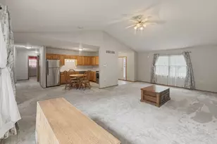 771 S Parkcrest Dr, Freeport, IL 61032 - Photo 3