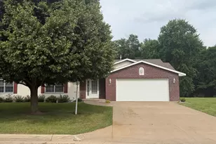 771 S Parkcrest Dr, Freeport, IL 61032 - Photo 1