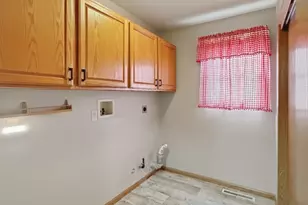 771 S Parkcrest Dr, Freeport, IL 61032 - Photo 13