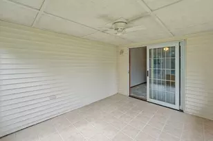 771 S Parkcrest Dr, Freeport, IL 61032 - Photo 11