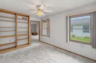 771 S Parkcrest Dr, Freeport, IL 61032 - Photo 9