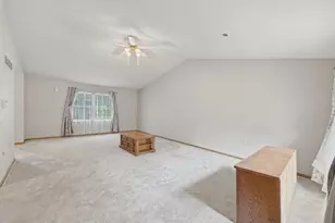 771 S Parkcrest Dr, Freeport, IL 61032 - Photo 5