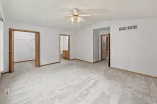 771 S Parkcrest Dr, Freeport, IL 61032 - Photo 15