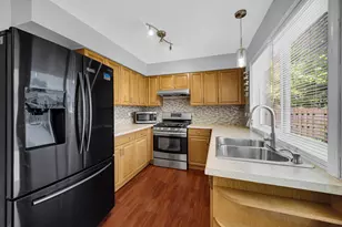 2210 Langdon Pl, Hoffman Estates, IL 60169 - Photo 5