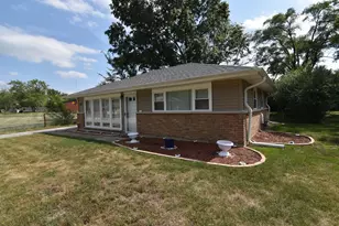 317 Mohawk St, Park Forest, IL 60466 - Photo 3