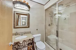917 W Lakeside Pl, Chicago, IL 60640 - Photo 13