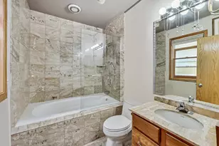 917 W Lakeside Pl, Chicago, IL 60640 - Photo 17