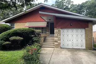 9528 S Brandt Ave, Oak Lawn, IL 60453 - Photo 1