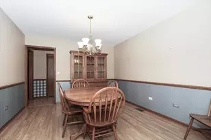 2039 Belvidere Line Dr, Elgin, IL 60123 - Photo 5