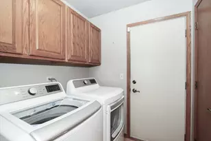 2039 Belvidere Line Dr, Elgin, IL 60123 - Photo 17