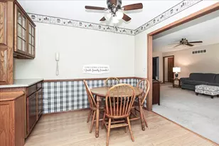 2039 Belvidere Line Dr, Elgin, IL 60123 - Photo 9