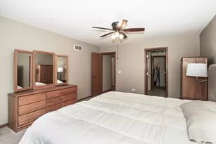 2039 Belvidere Line Dr, Elgin, IL 60123 - Photo 11