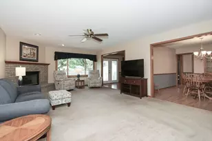 2039 Belvidere Line Dr, Elgin, IL 60123 - Photo 3