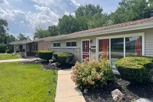 671 River Dr, Calumet City, IL 60409 - Photo 3