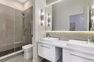2347 W Morse Ave, Chicago, IL 60645 - Photo 17