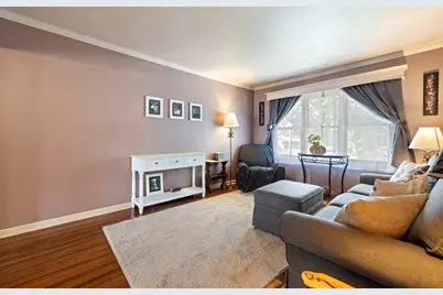 745 Sunbury Road, South Elgin, IL 60177 - Photo 9