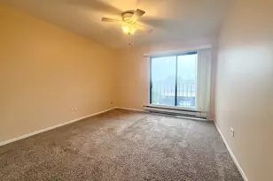 200 S Waters Edge Dr, Glendale Heights, IL 60139 - Photo 9