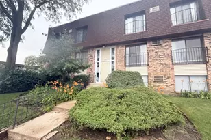 200 S Waters Edge Dr, Glendale Heights, IL 60139 - Photo 1