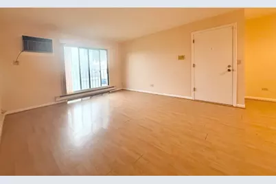 200 S Waters Edge Drive #202, Glendale Heights, IL 60139 - Photo 3