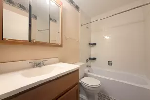 200 S Waters Edge Dr, Glendale Heights, IL 60139 - Photo 15
