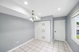 1124 E Potomac Ln, Palatine, IL 60074 - Photo 9