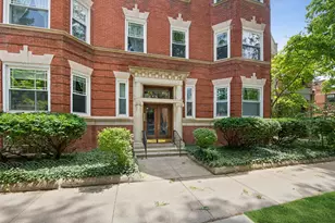 5715 S Blackstone Ave, Chicago, IL 60637 - Photo 1