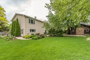 238 S Park Pl Dr, Bartlett, IL 60103 - Photo 3