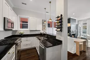 3010 N Sheffield Ave, Chicago, IL 60657 - Photo 11