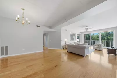 1761 Pavilion Way #301, Park Ridge, IL 60068 - Photo 5