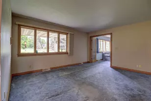 2205 Meadows Dr, Sterling, IL 61081 - Photo 5