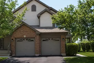 199 Old Oak Ct W, Buffalo Grove, IL 60089 - Photo 1