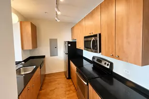 565 W Quincy St, Chicago, IL 60661 - Photo 3