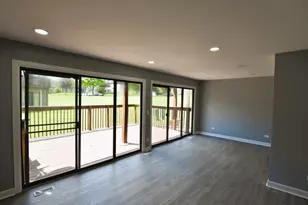 1305 Bamburg Ct, Hanover Park, IL 60133 - Photo 5