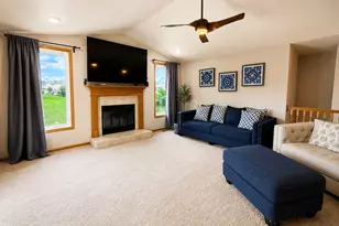 423 Cross Plains Rd, Rockford, IL 61107 - Photo 5