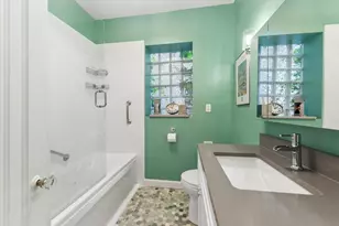 2215 W Arthur Ave, Chicago, IL 60645 - Photo 15