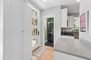 2215 W Arthur Ave, Chicago, IL 60645 - Photo 9