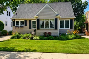 621 Lincoln Ave, Elgin, IL 60120 - Photo 1