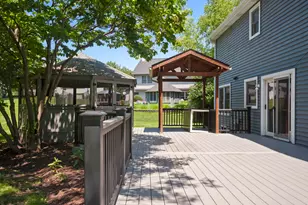 310 Chesterfield Ln, Vernon Hills, IL 60061 - Photo 35