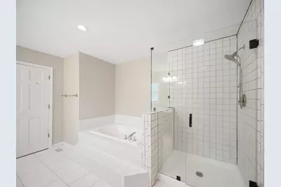 310 Chesterfield Lane, Vernon Hills, IL 60061 - Photo 29