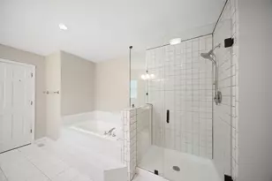310 Chesterfield Ln, Vernon Hills, IL 60061 - Photo 29