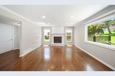 310 Chesterfield Lane, Vernon Hills, IL 60061 - Photo 13