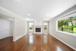 310 Chesterfield Ln, Vernon Hills, IL 60061 - Photo 13