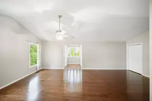 310 Chesterfield Ln, Vernon Hills, IL 60061 - Photo 31
