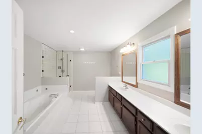 310 Chesterfield Lane, Vernon Hills, IL 60061 - Photo 27
