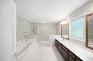 310 Chesterfield Ln, Vernon Hills, IL 60061 - Photo 27