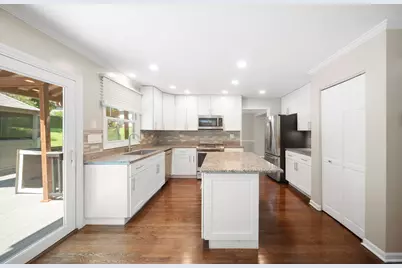 310 Chesterfield Lane, Vernon Hills, IL 60061 - Photo 11